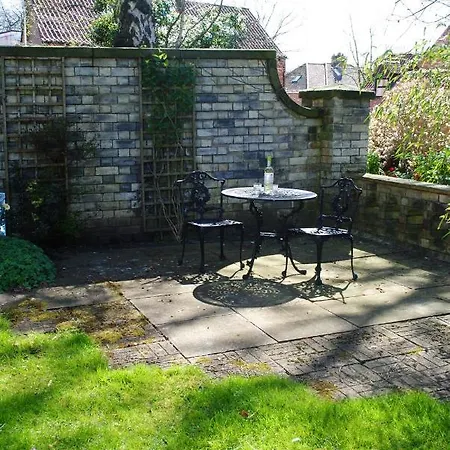 Melton Penzion York